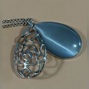 NWT Paparazzi Silver Filigree Pendant Necklace